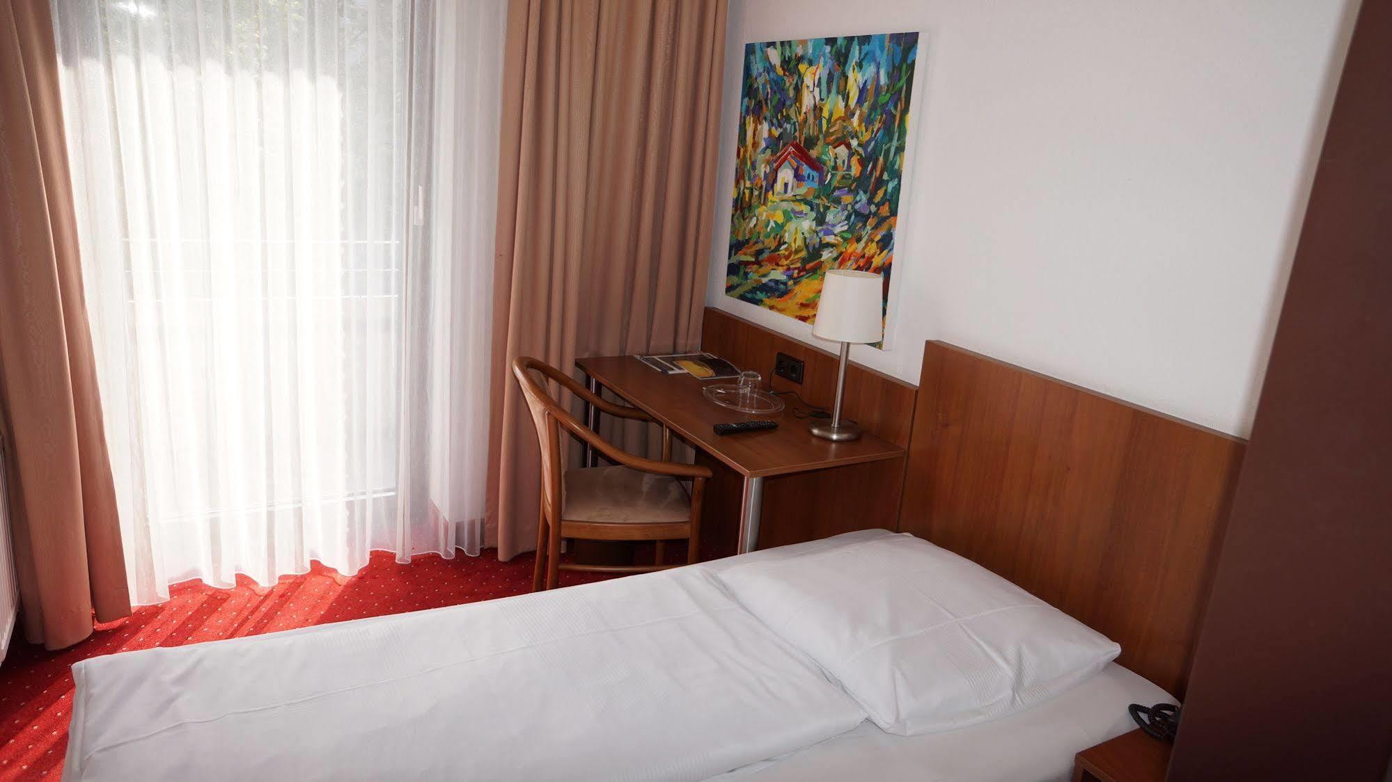 Binnewies City Hotel Нойс Экстерьер фото