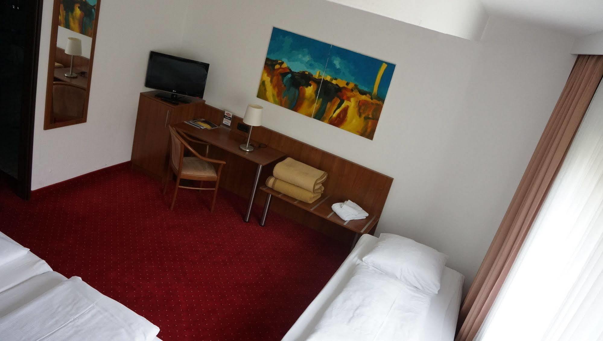 Binnewies City Hotel Нойс Экстерьер фото